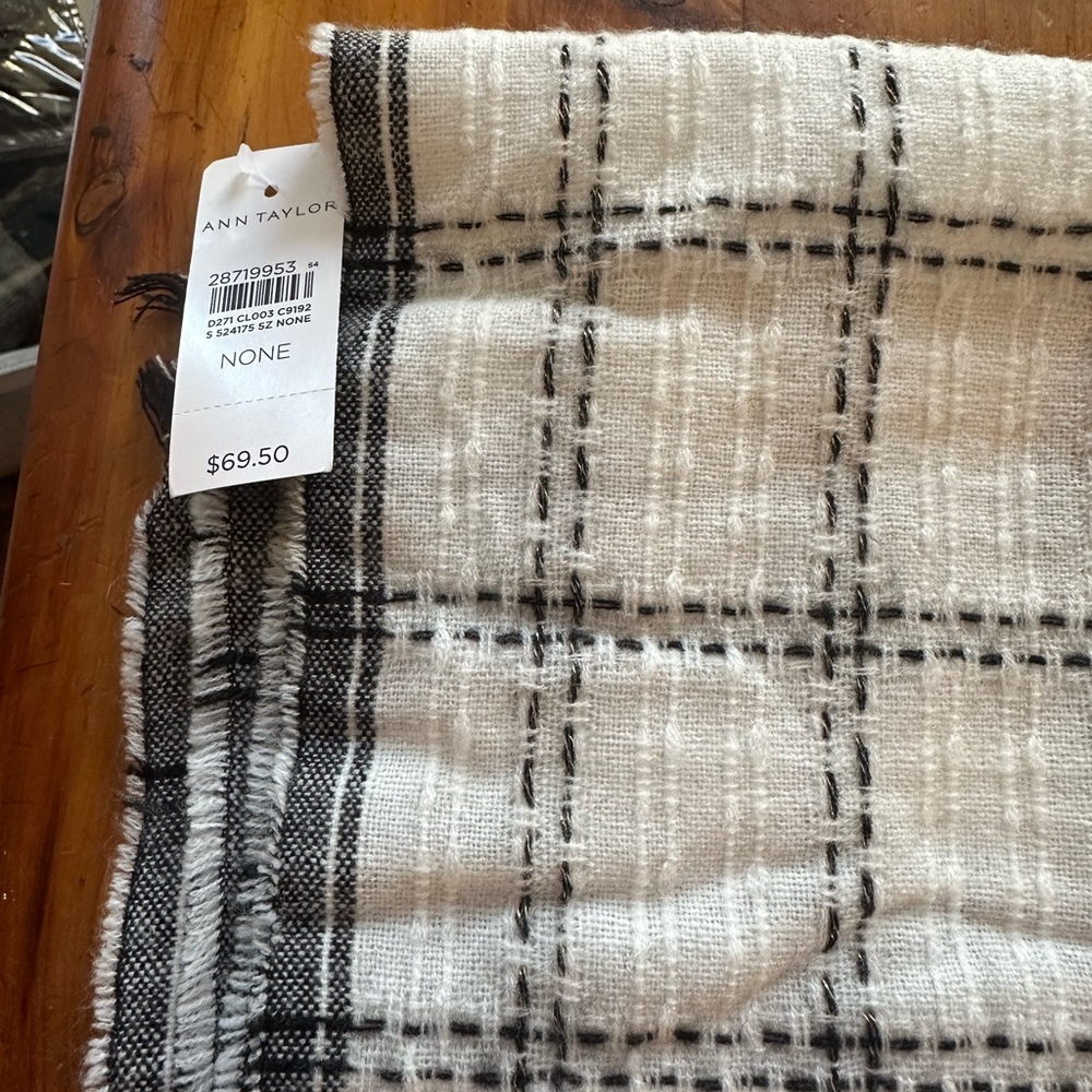 NWT Ann Taylor Black/White Checkered Scarf - Picture 5 of 6